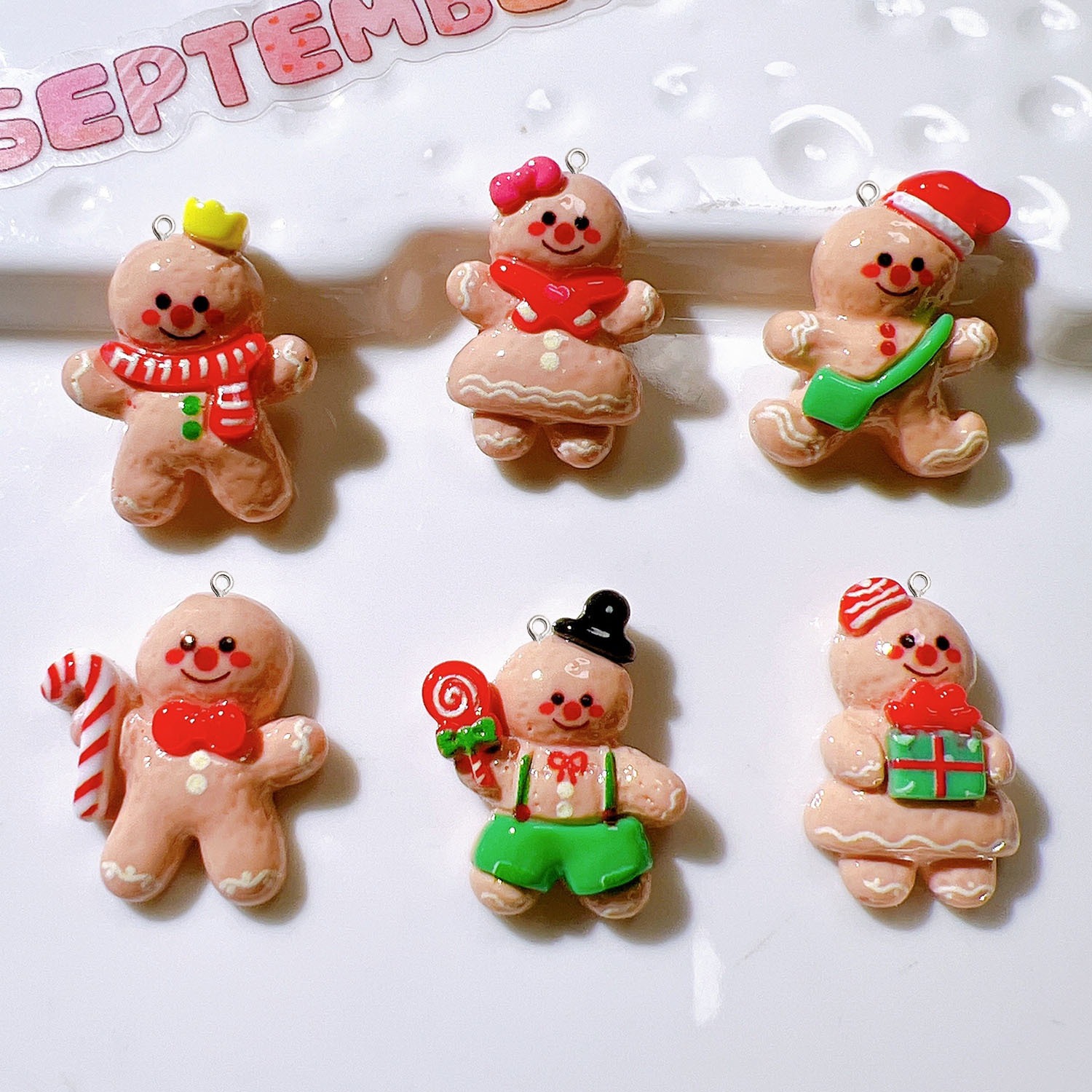 Resin Art Earrings Material - จี้เรซิ่นรูปตุ๊กตาคริสต์มาสน่ารัก 10 ชิ้น สำหรับทำเครื่องประดับ กิ๊บติดผม ต่างหู