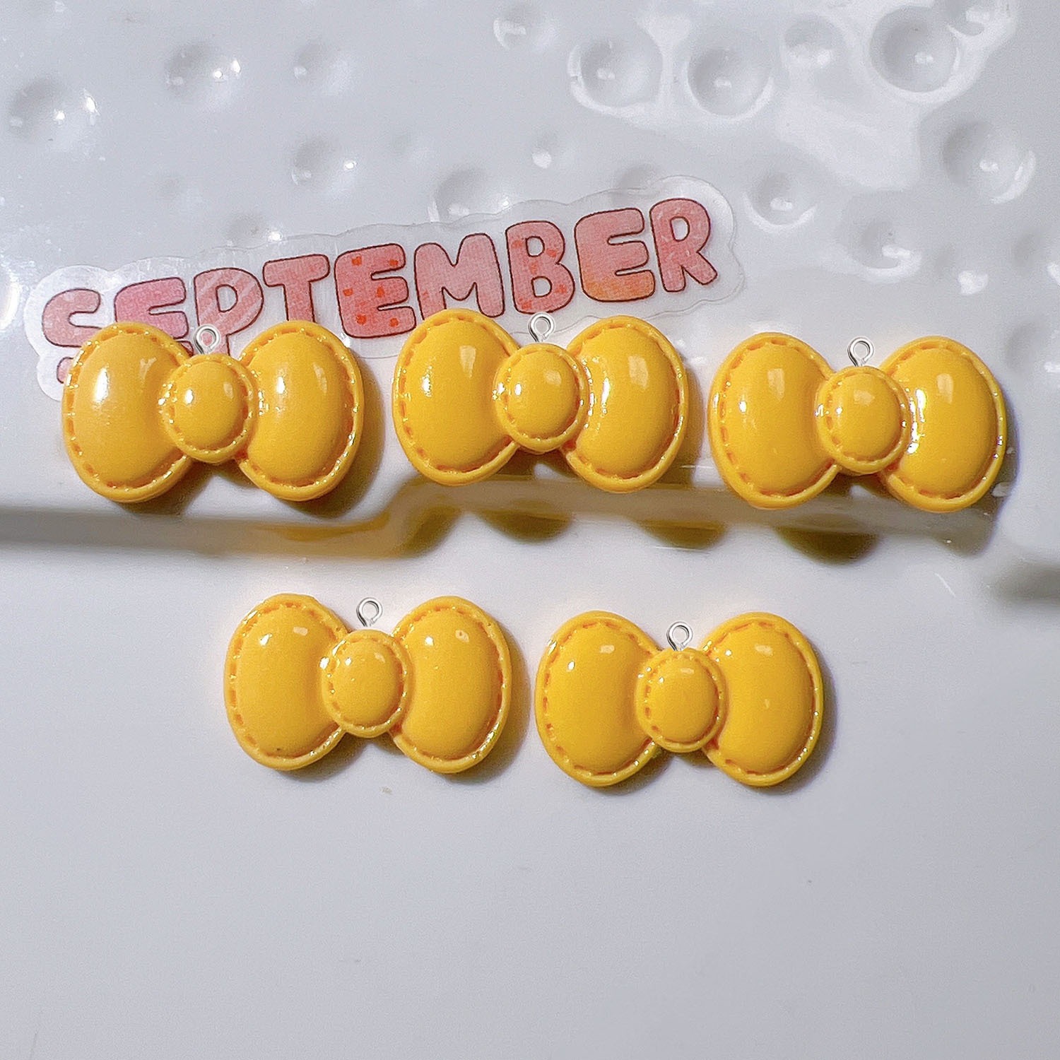 จี้เรซิ่นรูปโบว์การ์ตูนน่ารัก  - Resin Art Earrings Material บทวิจารณ์และราคา