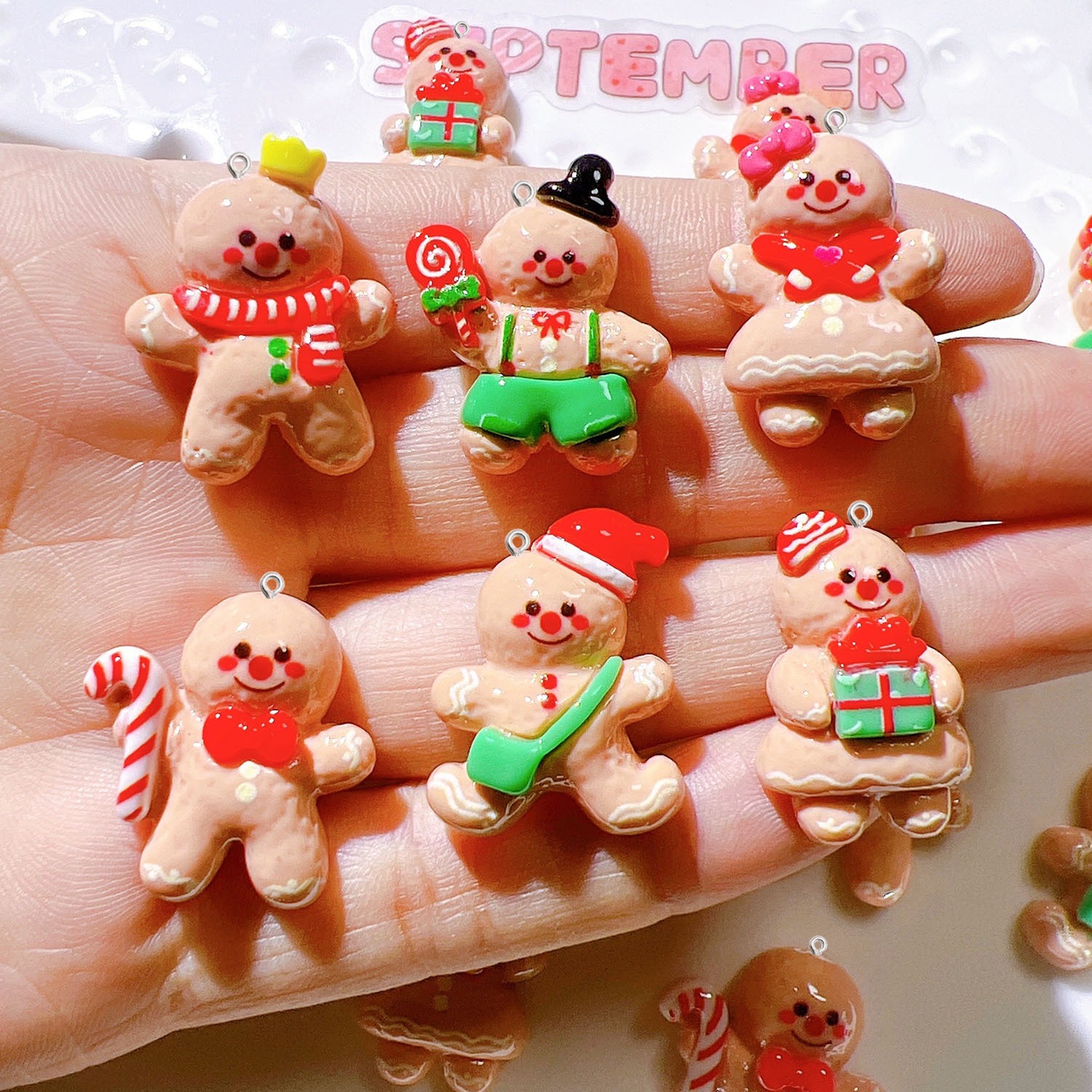 จี้เรซิ่นรูปตุ๊กตาคริสต์มาสน่า - Resin Art Earrings Material บทวิจารณ์และราคา