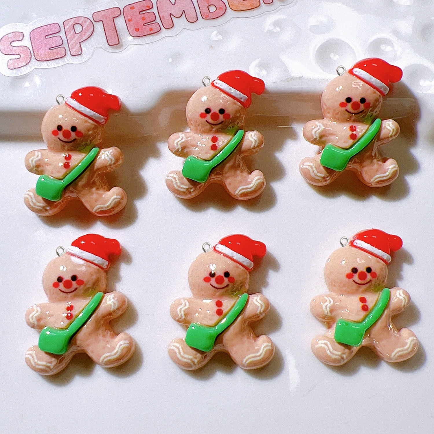 จี้เรซิ่นรูปตุ๊กตาคริสต์มาสน่า - Resin Art Earrings Material บทวิจารณ์และราคา